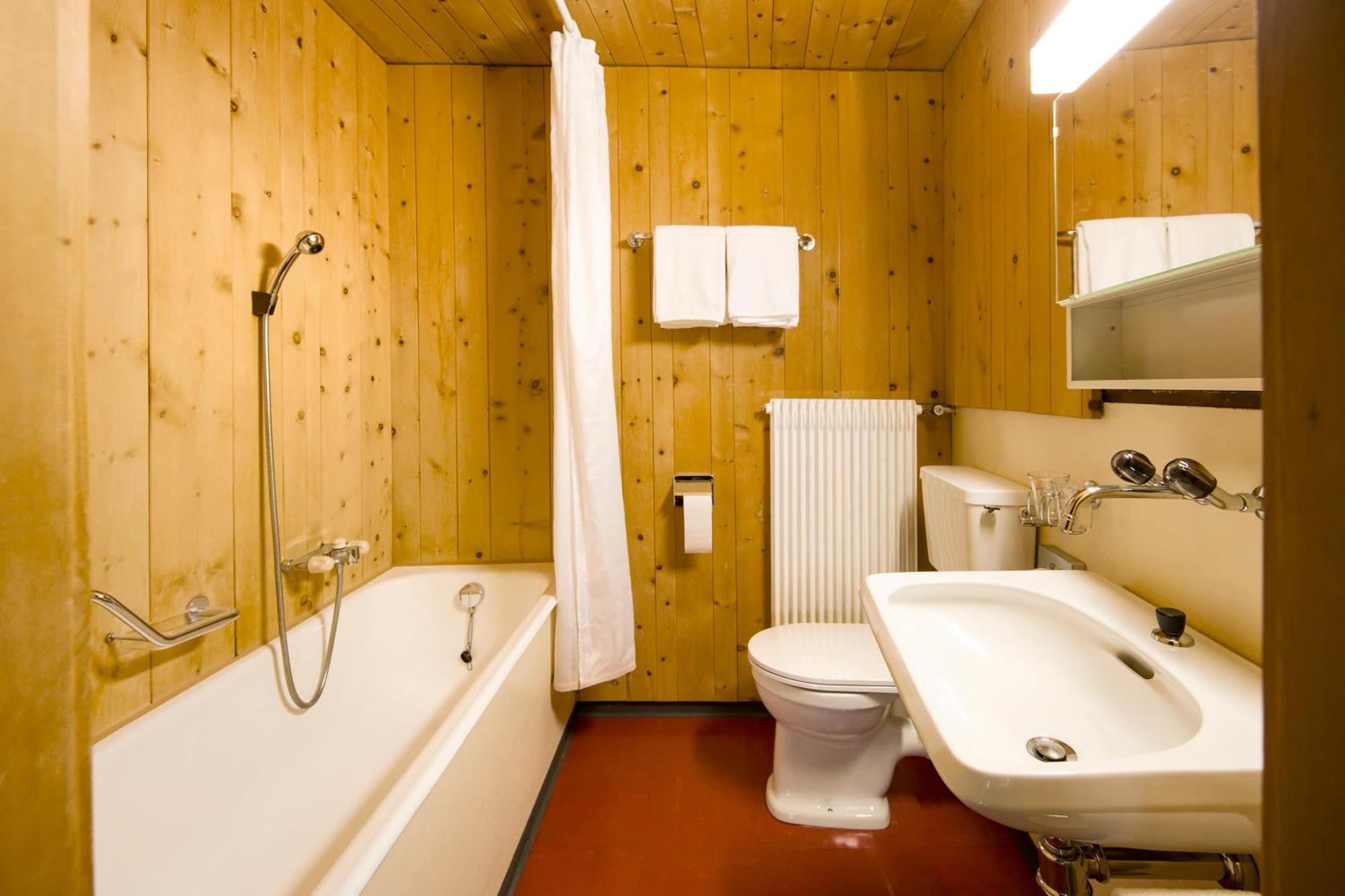 Hotel Chasa Chalavaina Müstair Værelse billede