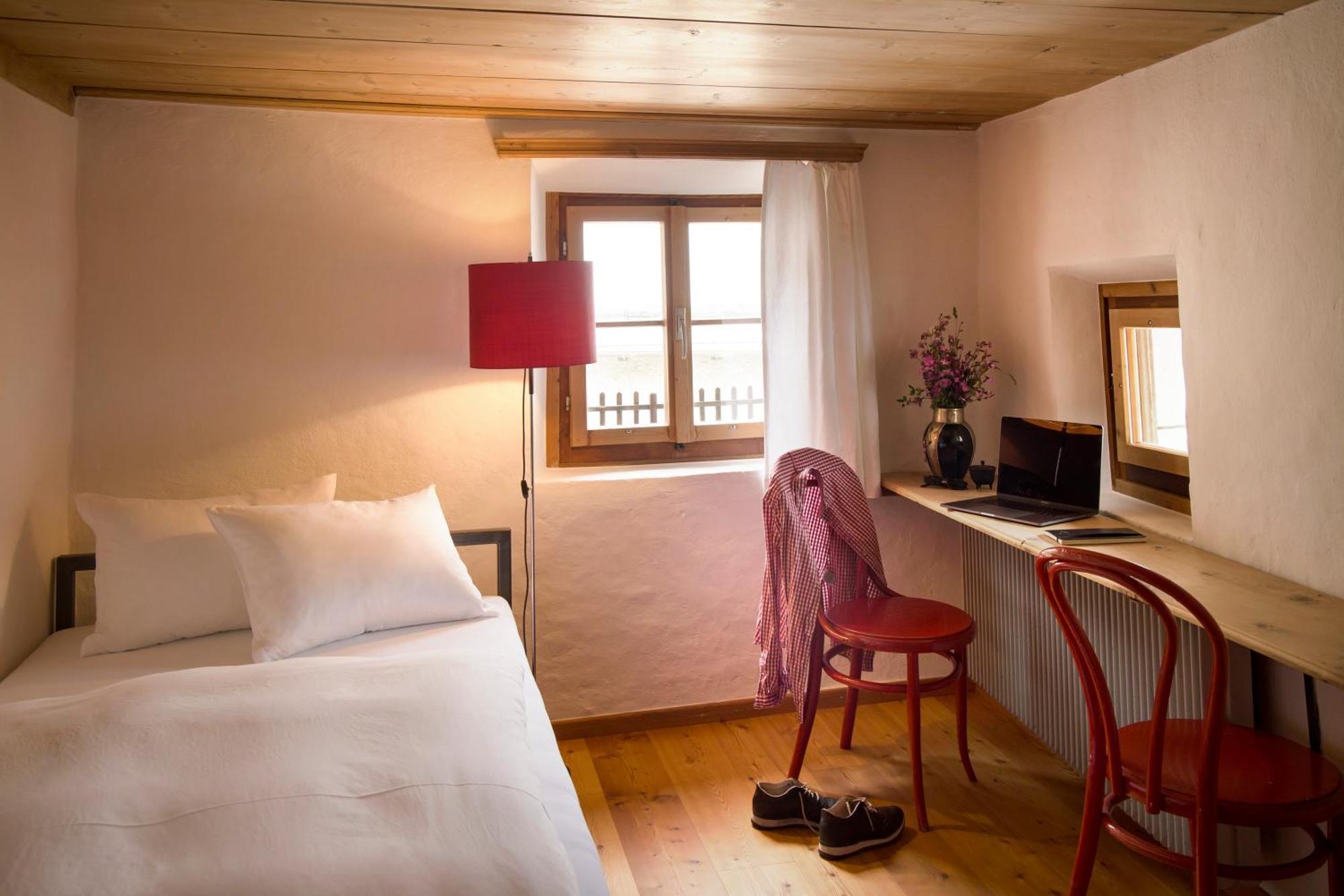 Hotel Chasa Chalavaina Müstair Værelse billede