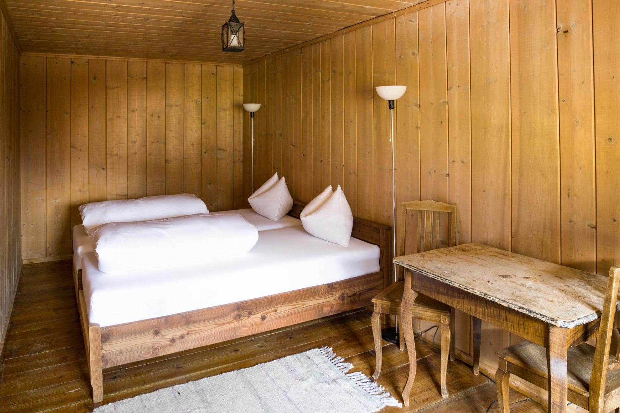 Hotel Chasa Chalavaina Müstair Værelse billede